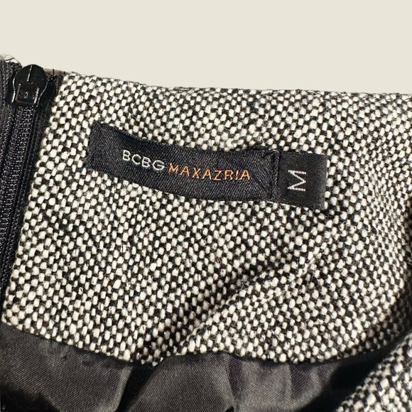 BCBGMaxAzria Black & White Tweed Scoopneck Short Sleeve
Mini Shift Dress Size M - Picture 2 of 13